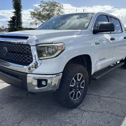 2018 Toyota  Tundra Sr5