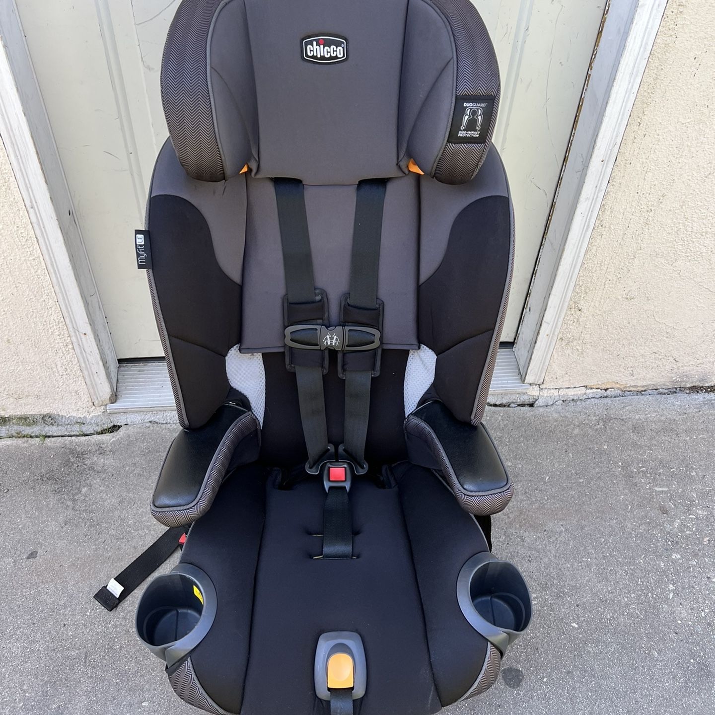 Chicco myfit best sale le harness booster