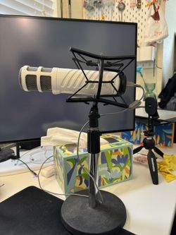 Rode Podcaster USB Microphone With Stand