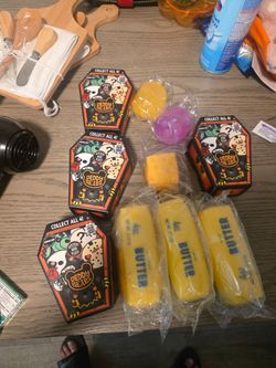Roblox Deddy Bears Halloween Edition Mystery Mini Plush – Lot of 4 and squishee lot