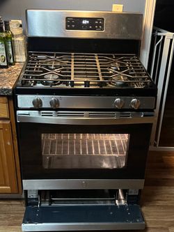 GE 30 in. 4.8 cu. ft. Freestanding Gas Range in Stainless Steel