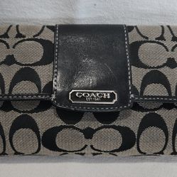 Authentic COACH Fullsized Wallet