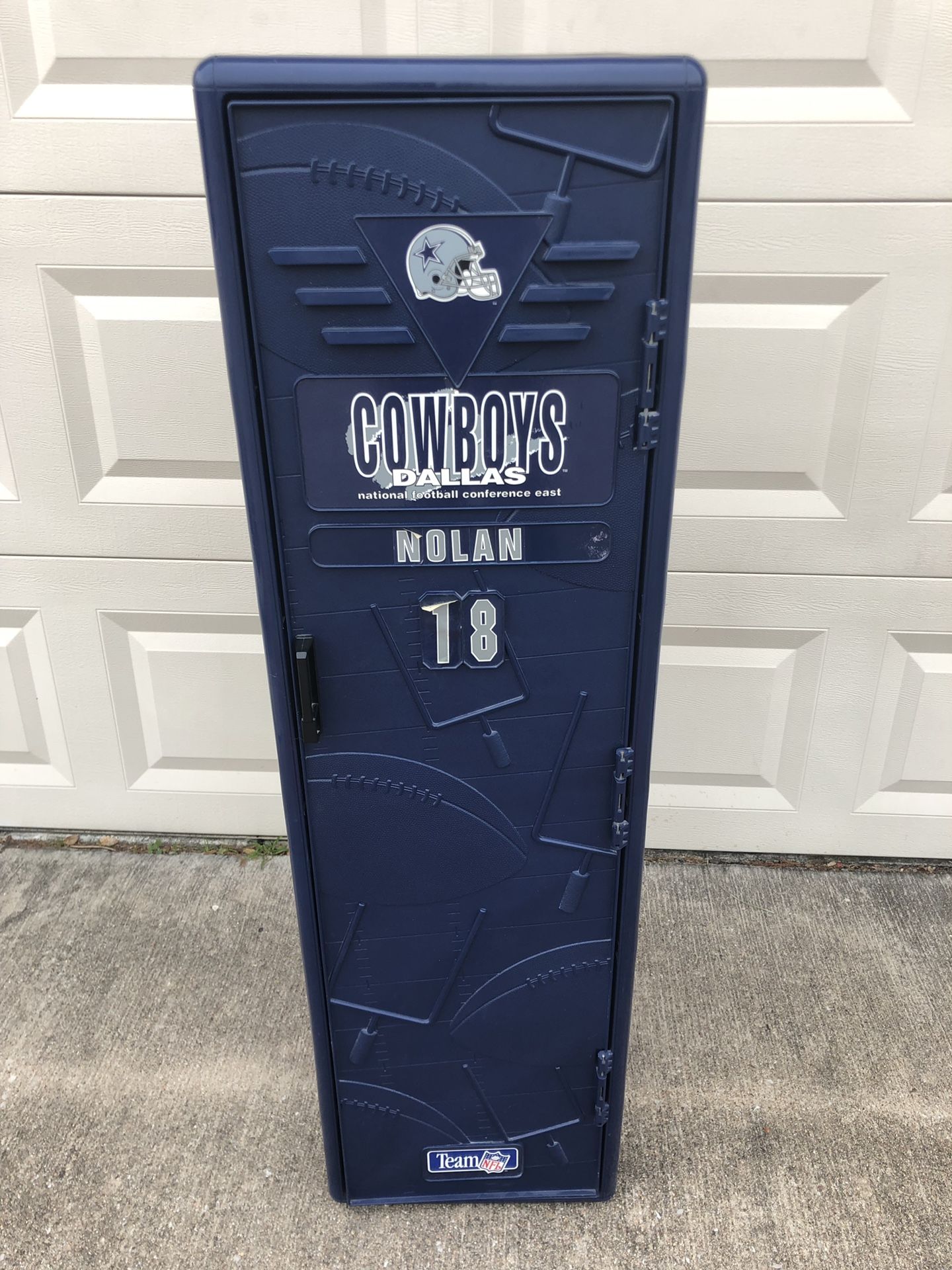 VINTAGE SUNCAST NFL DALLAS COWBOYS FOOTBALL FULL SIZE 4-FT TALL STORAGE LOCKER