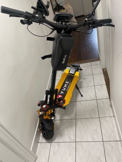 YuMe X11 60V Electric Scooter – 50 MPH – Only 21 Miles – Like New – $1,400