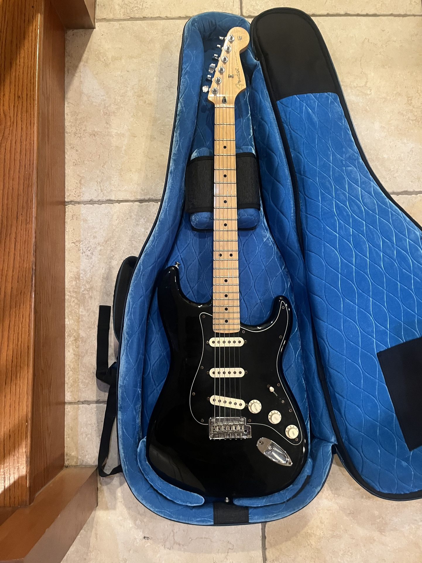 Fender MIM LTD Edition Stratocaster w/ Reunion Blues Hardshell Case (Brand New)
