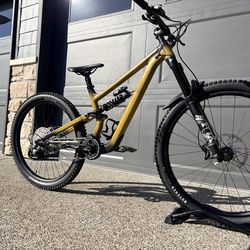 Specialized Status 2 170 (S2) – Excellent Condition