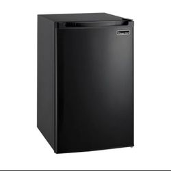 Magic Chef Mini Refrigerator, Black
