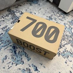 Yeezy 700 size 6.5