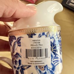 Wedgewood bone China Creamer