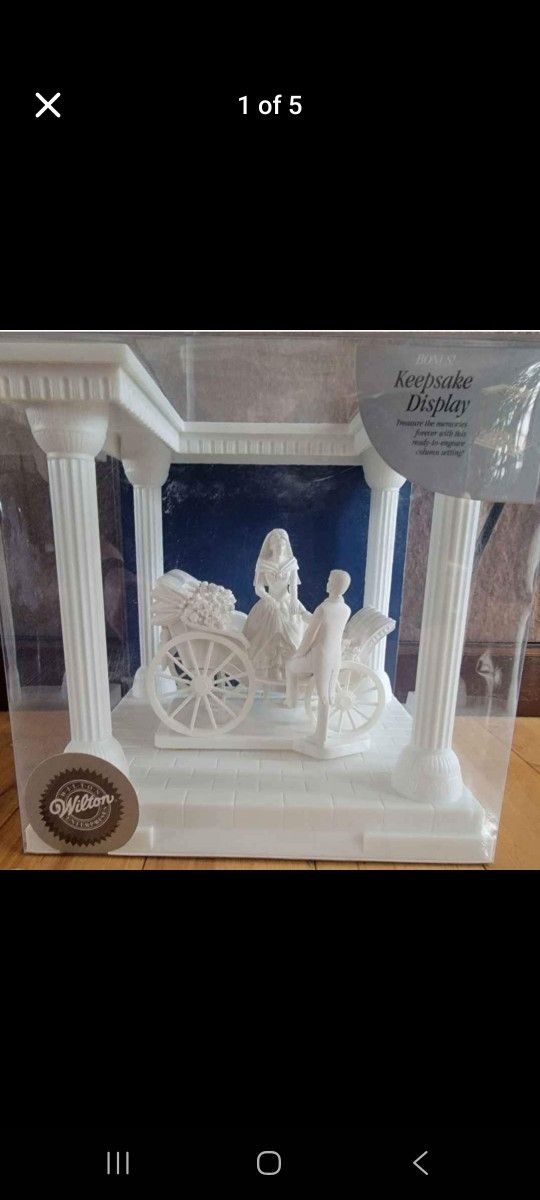 Bride and Groom cake topper