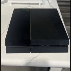 PS4 1.77 TB with games and 2 controllers and wires