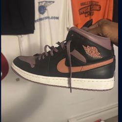 Jordan 1 Mid
