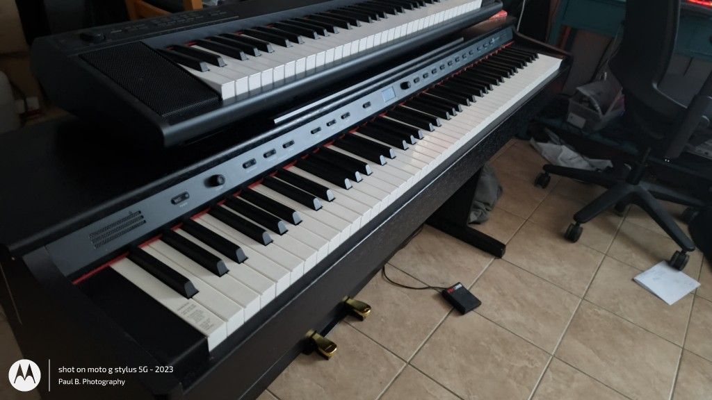 Digital Piano $300 Clean No Smoke No Pets