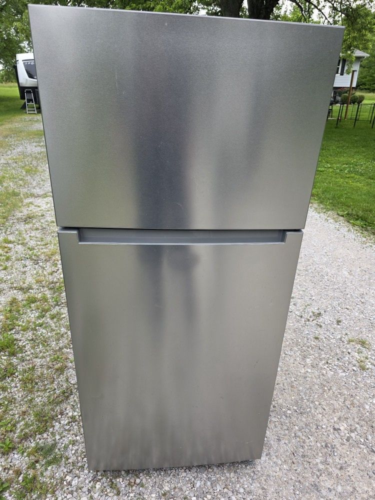 Freezer on top refrigerator on bottom basic stainless steel refrigerator