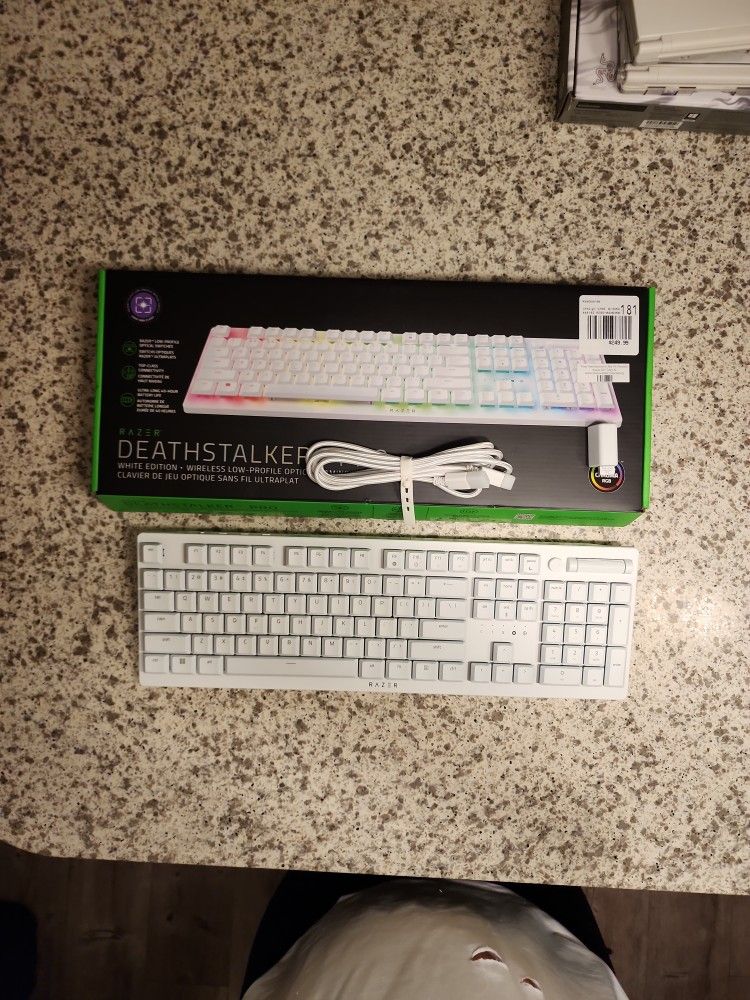 Deathstalker V2 White Full Size