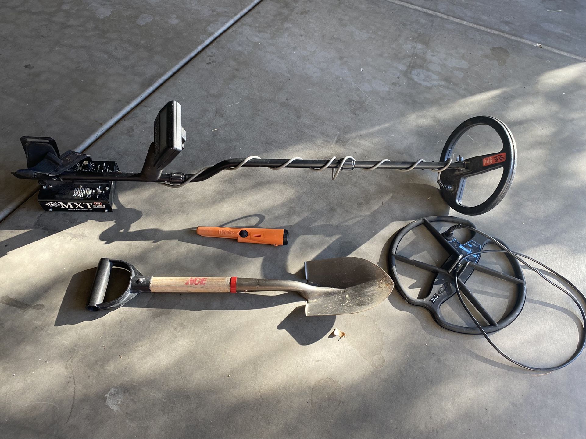 MXT All Pro Metal Detector- WHITES ( Pinpointer & Extra Coil)