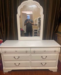 Cottage White Bedroom Dresser Nightstand Set