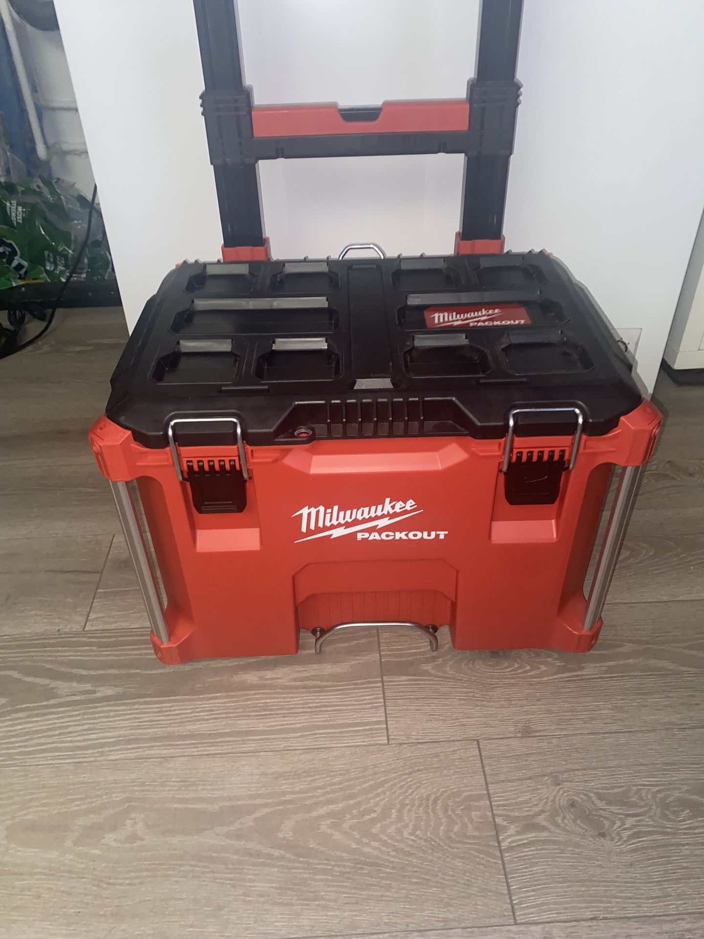 Milwaukee Rolling 22” Tool Box