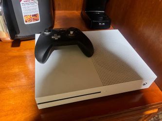 Xbox One S With Controller