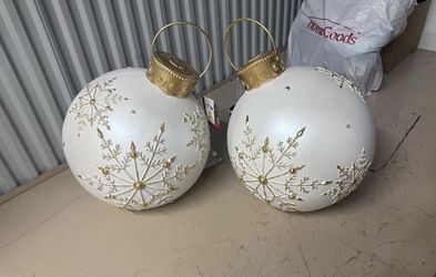 New oversized ceramic White and Gold Christmas Ornaments – Set of 2