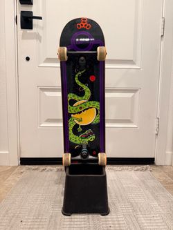 Kyra Skateboard and stand