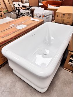Crest 59 in L x 31-1/2 in w x 23-5 bathtub