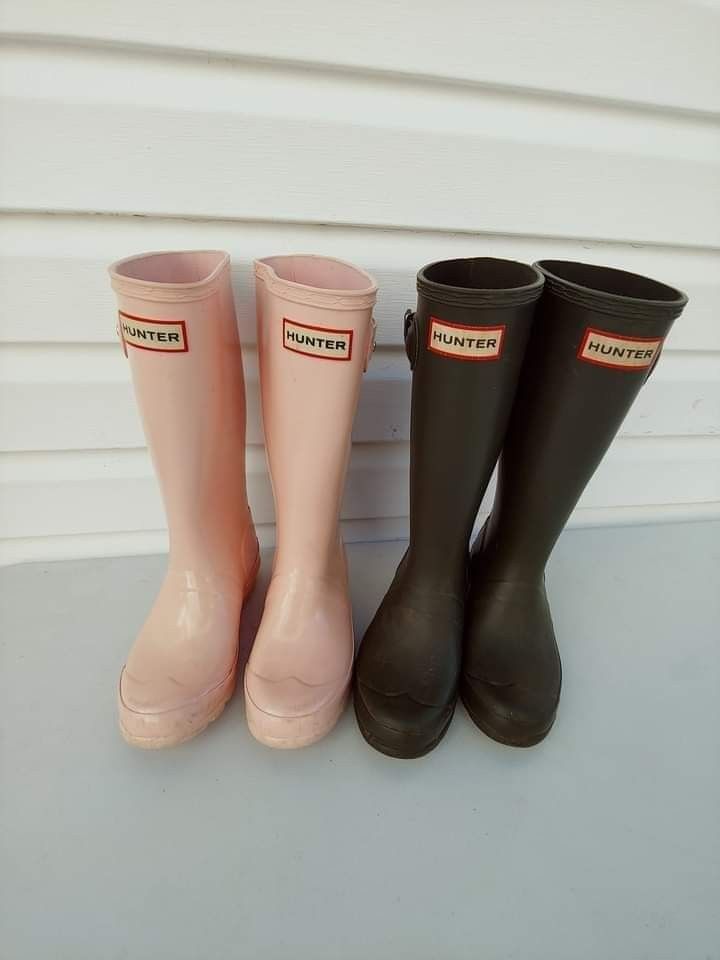 Hunter Boots Youth Size 1. One Pink Pair Of One Dark Green Pair.
