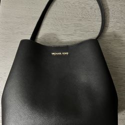 Michael Kors  Med. Pratt Bag 
