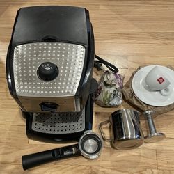 DeLonghi Cappuccino Maker With Accessories