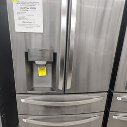 $2050(MSRP$3999, Save $1949)LG French 4 Door Refrigerator With Craft Ice and Smart Cooling