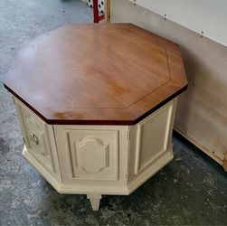 1960s Vintage/Mid-Century Mahogany Octagonal End /Bar Table! 25x21”