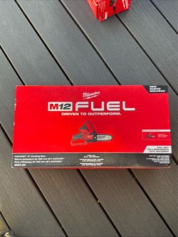 Milwaukee M12 FUEL Hatchet 6" Pruning Saw