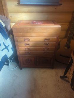 Chinese Style Collectors Stunning Rosewood Cutlery Cabinet.