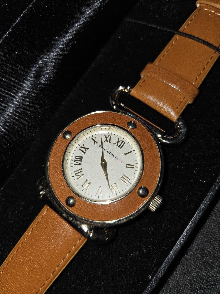🔥 NEW In Package, Women's analog With Roman Numerals watch from the brand Isaac Mizrahi