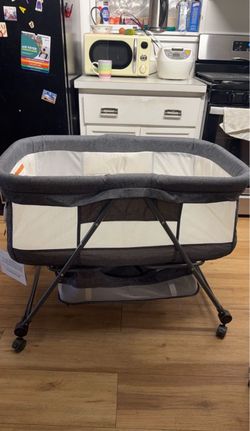 Safety 1st Nap and Go Rocking Baby Bassinet
