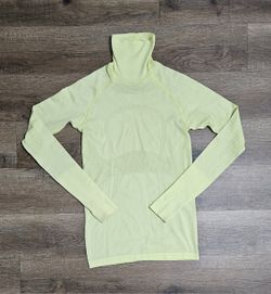 Lululemon Womens Size 6 Long Sleeve 