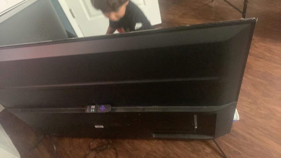 FLAT SCREEN TV 60 Inch Roku Smart for Sale in Tampa, FL OfferUp