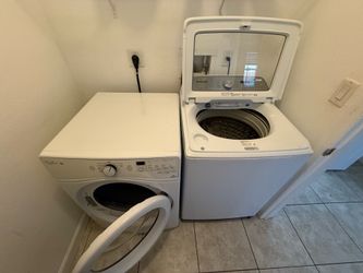 Samsung Washer and Whirlpool Dryer Set
