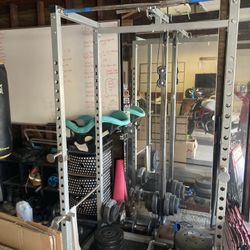 Gym Equipment: Squat Rack 