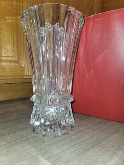 Mikasa 10 1/4  Rainier Crystal Vase