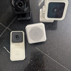 Two Cameras And Doorbell 
