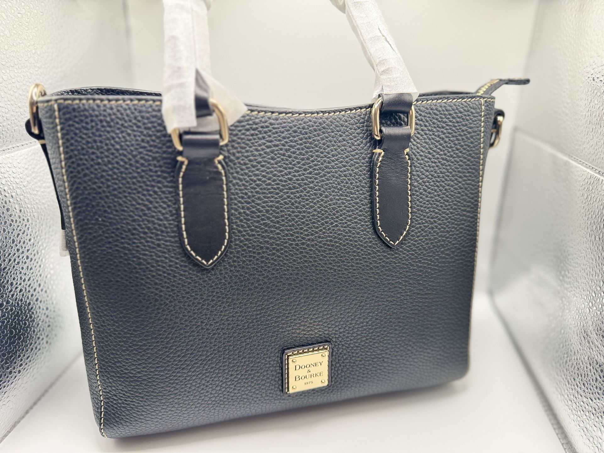 Dooney & Bourke Black Pebbled Leather Tote Bag – Classic & Elegant