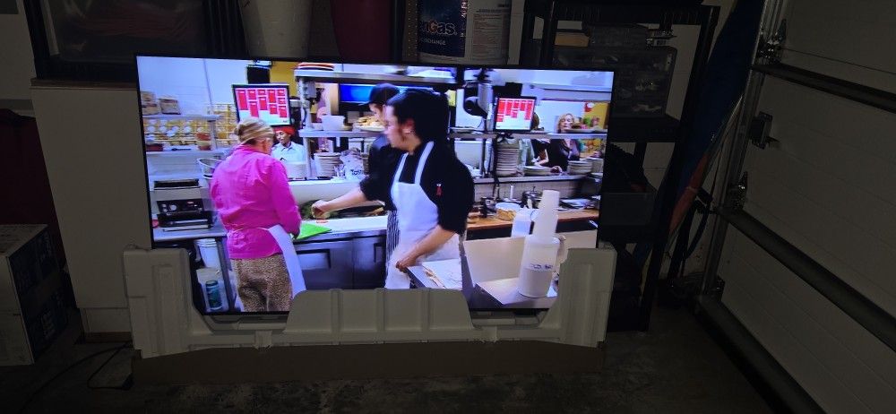 SAMSUNG 65-inch Class Crystal UHD TU-8000 Series - 4K UHD HDR Smart TV with Alexa Built-in (UN65TU80