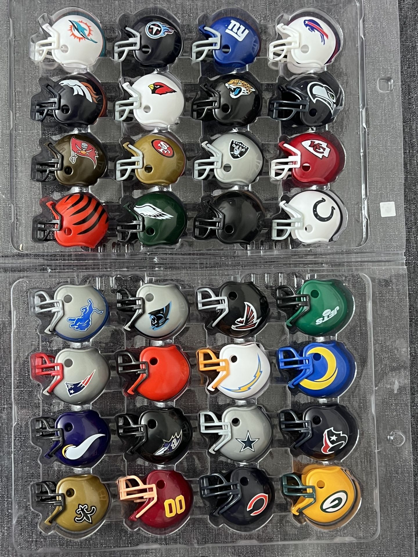 NFL Set All 32 Teams of Mini Helmets