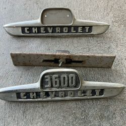 Classic Chevy emblems 