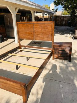 Bed queen size