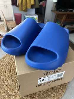 New Yeezy Slides Blue Azure Size 10