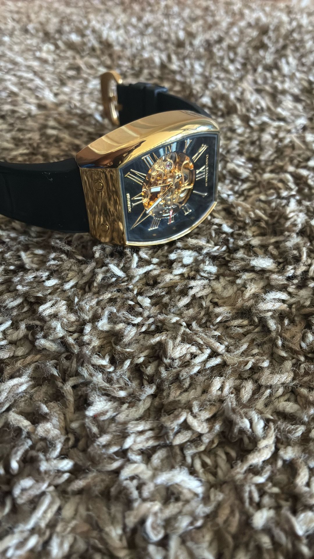 Daniel & Douglas Japanese Gold Watch – Elegant & Timeless