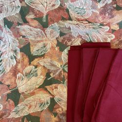 Leaf Design Tablecloth Festive / Holiday + 4 cloth napkins - 82x58” Oval