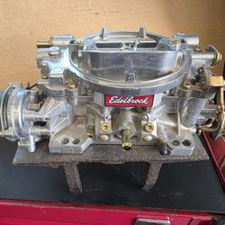 Edelbrock 1406 Performer 600 CFM 4 Barrel Carburetor, Electric Choke